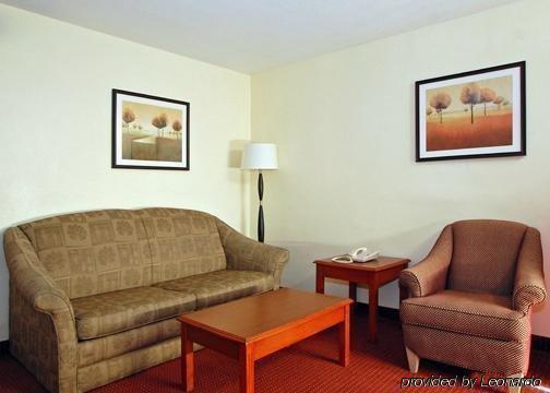 Days Inn & Suites By Wyndham Hickory Ruang foto